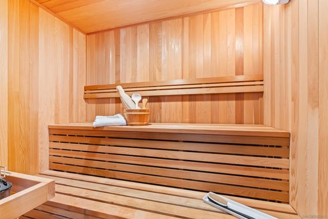 5259 Pacifica Dr, San Diego CA: https://media.crmls.org/mediaz/9b4213b4-5fa2-4cec-b8dd-1c16d749fa17.jpg