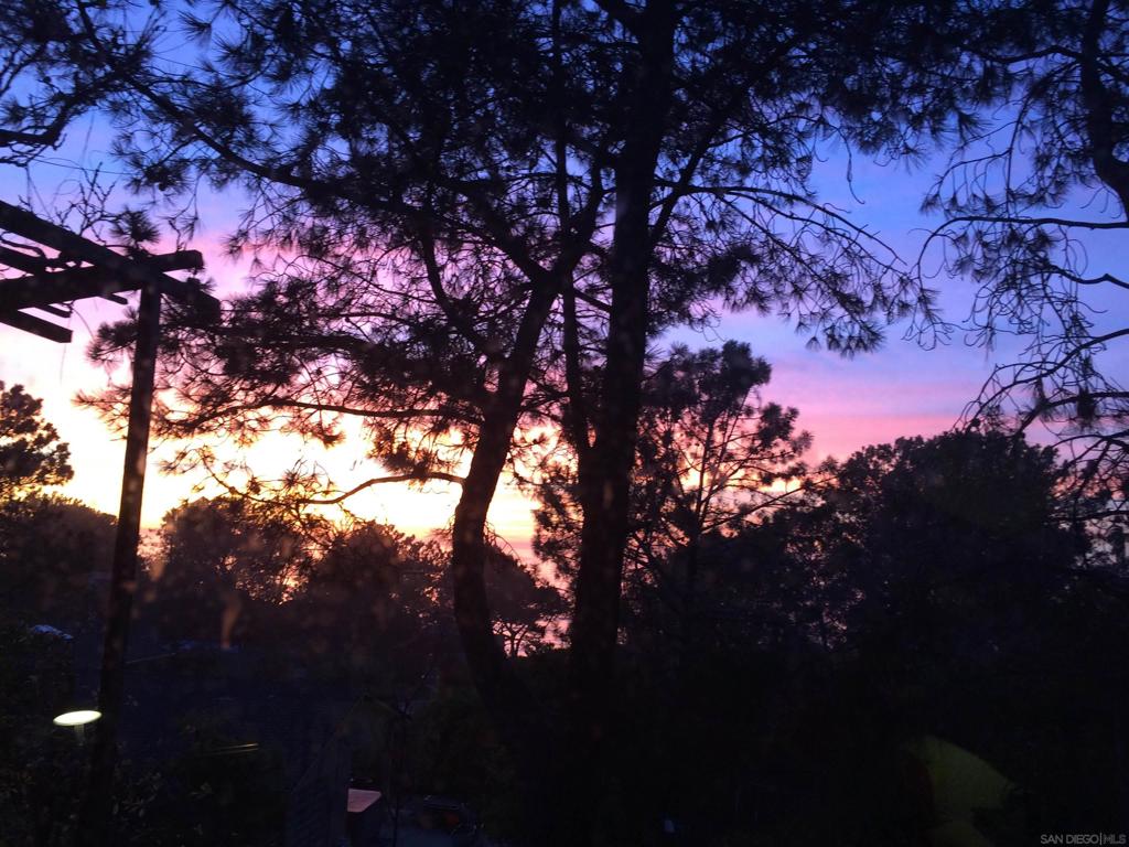 https://media.crmls.org/mediaz/9b43719d-5d87-49d7-b763-05cc6d5d992a.jpg?preset=X-Large
