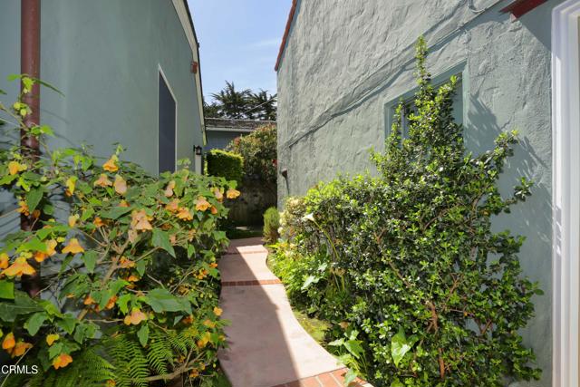 Detail Gallery Image 11 of 40 For 113 Fourth Ave, Santa Cruz,  CA 95062 - 4 Beds | 2/2 Baths
