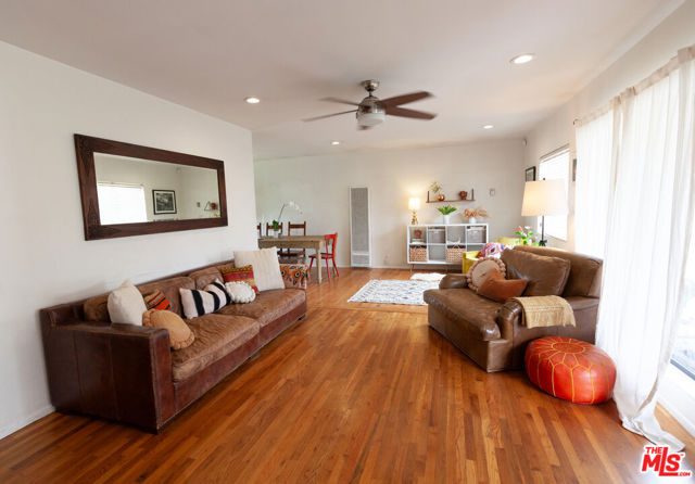 544 Borchard Drive photo 3