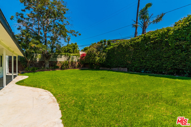 5412 S HOLT Avenue, Los Angeles CA: https://media.crmls.org/mediaz/9b43cba0-3d7e-4483-b274-79a348bb802d.jpg