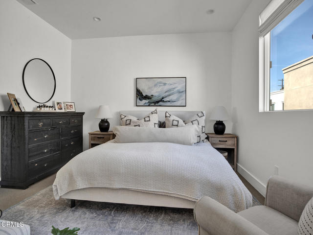 5662 Hazeltine Avenue, Van Nuys CA: https://media.crmls.org/mediaz/9b442b6c-8590-42fc-a668-989f170cba31.jpg