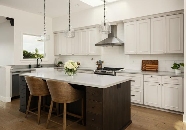 1011 Devonshire Drive, San Diego CA: https://media.crmls.org/mediaz/9b448c54-d7d9-4bac-a002-a8a018ae0926.jpg