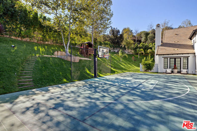 3801 Prado Del Trigo, Calabasas CA: https://media.crmls.org/mediaz/9b44933e-cf16-4455-ae63-4984aefe68a8.jpg