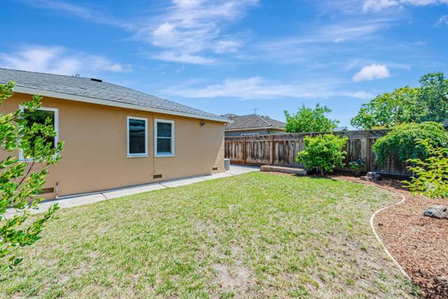 520 Topaz Street, Redwood City CA: https://media.crmls.org/mediaz/9b44d272-a79b-4e9e-83a6-ee4db16f8852.jpg
