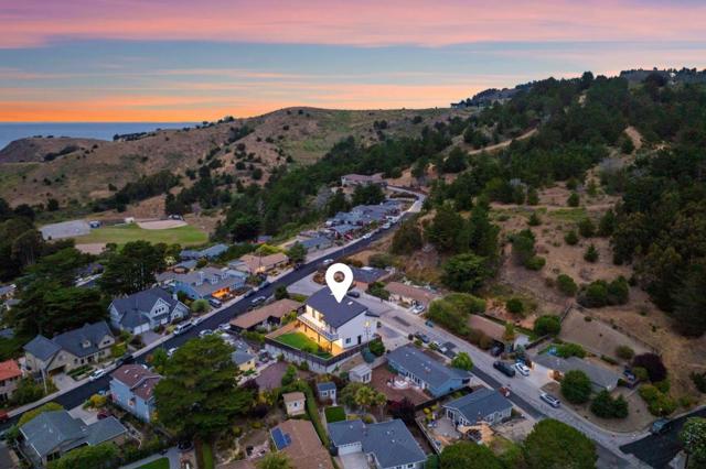 1016 Escalero Avenue, Pacifica CA: https://media.crmls.org/mediaz/9b44d37f-9d3d-4020-bff3-ce8a8717ad28.jpg
