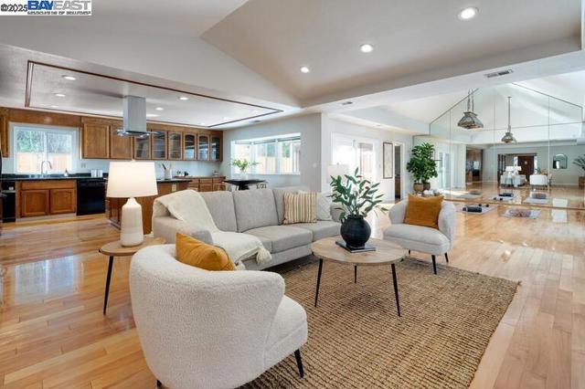41366 Charlita Ct, Fremont CA: https://media.crmls.org/mediaz/9b451840-c704-4002-bc97-8fbd185971f9.jpg