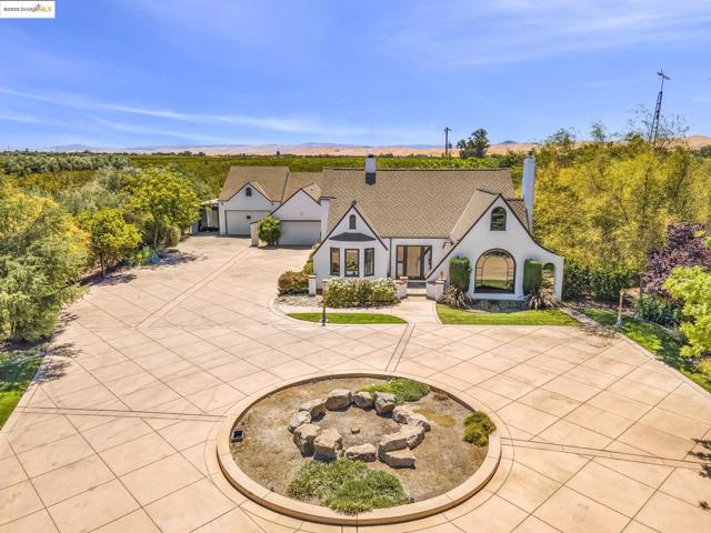 11081 BRENTWOOD BLVD., Brentwood CA: https://media.crmls.org/mediaz/9b451acd-e501-4837-9b5e-189fd7a78fae.jpg