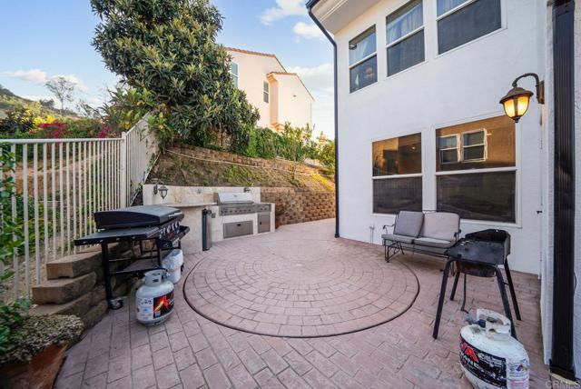 2062 Pleasant Waters Ct, Spring Valley CA: https://media.crmls.org/mediaz/9b454493-8edc-45cc-be60-e29524cc8d7f.jpg