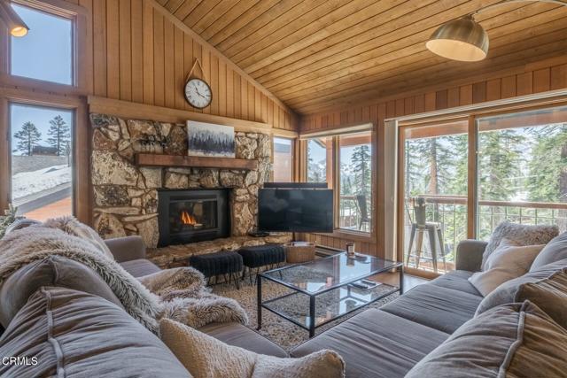 435 Lakeview Boulevard, Mammoth Lakes CA: https://media.crmls.org/mediaz/9b4585db-c87f-4bb8-b55b-e8c591850c01.jpg
