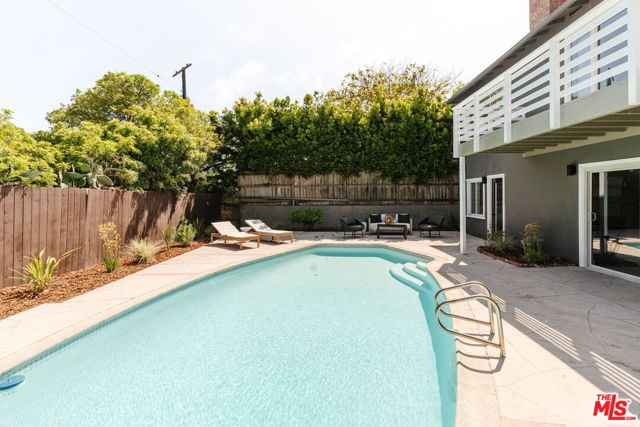 8381 Zitola Terrace, Playa del Rey CA: https://media.crmls.org/mediaz/9b45df59-d0ba-4a36-b596-8aab28487bf4.jpg