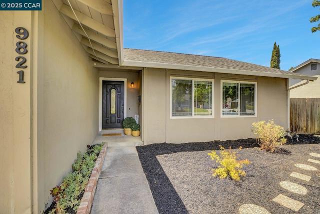 9821 Broadmoor Dr, San Ramon CA: https://media.crmls.org/mediaz/9b46d70b-c08e-46df-9a44-4480ee02b798.jpg
