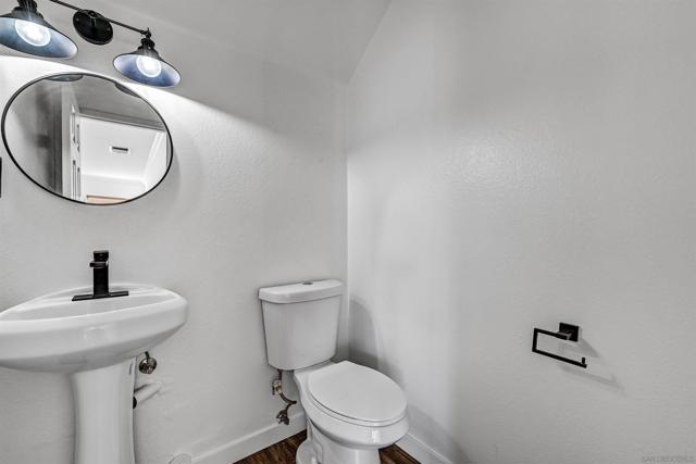 4871 Seascape Dr, Oceanside CA: https://media.crmls.org/mediaz/9b476d9c-0b44-42cf-8ff2-44da67932936.jpg