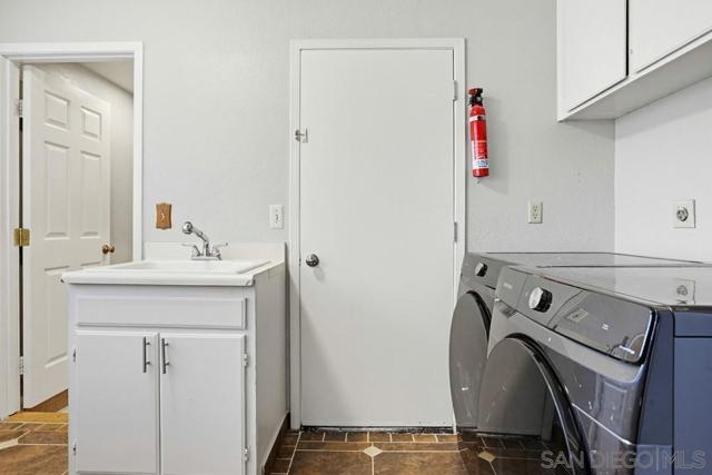 11753 Avenida Sivrita, San Diego CA: https://media.crmls.org/mediaz/9b476ff9-bb28-408c-a3df-44a5170d327b.jpg