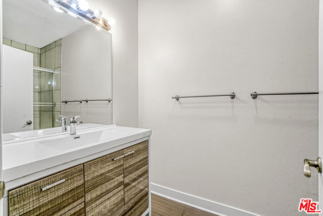 5534 Sylmar Avenue, Sherman Oaks CA: https://media.crmls.org/mediaz/9b4799ac-0b4d-4450-97a1-d7e989acb5da.jpg