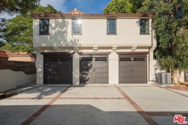333 Virginia Avenue, Pasadena CA: https://media.crmls.org/mediaz/9b47f7db-58d8-4a92-bc67-3d5a0ac50e03.jpg