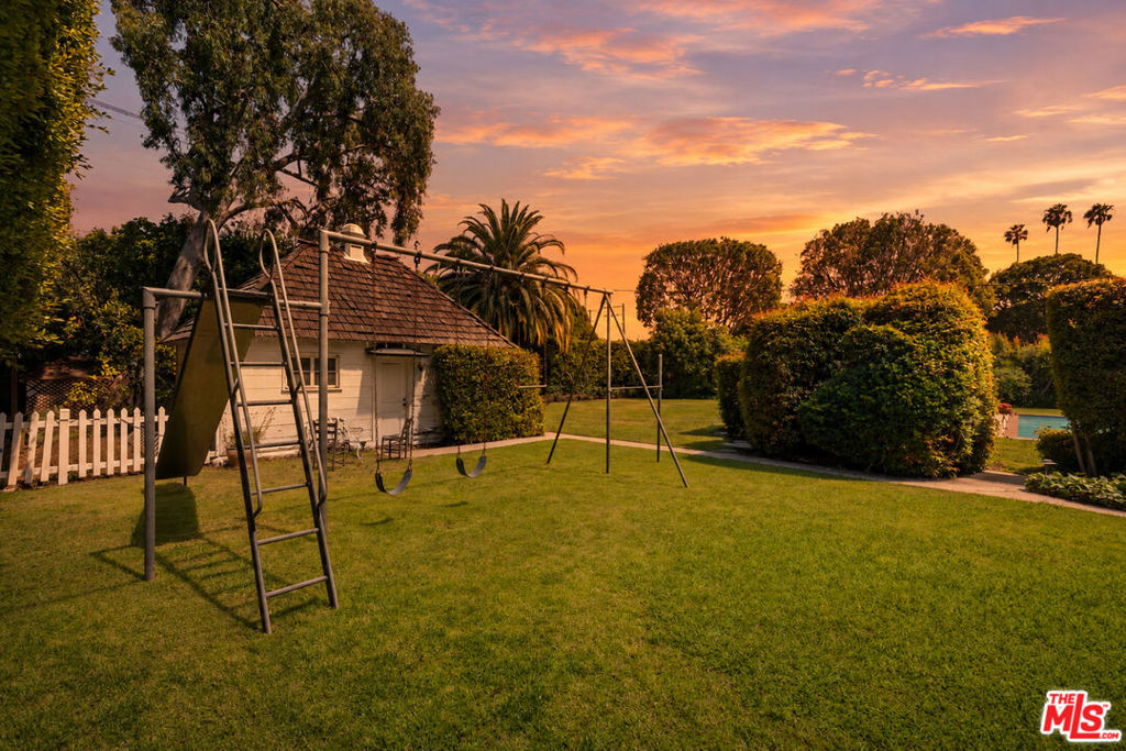 https://media.crmls.org/mediaz/9b4815dc-bf08-47ca-bc09-60b31bff4a25.jpg?preset=X-Large