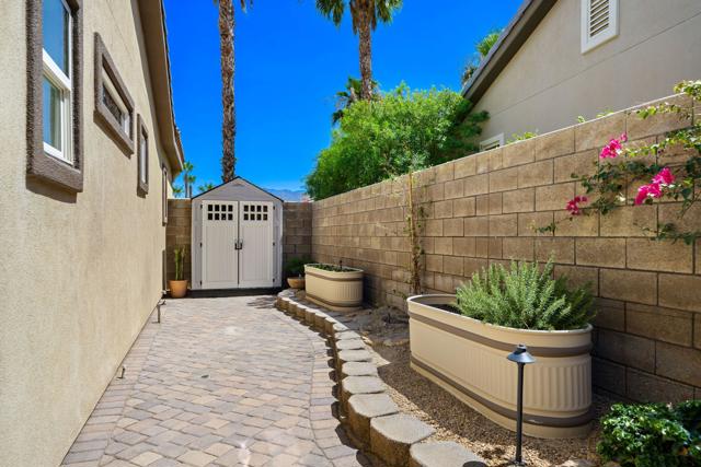 81314 Golden Barrel Way, La Quinta CA: https://media.crmls.org/mediaz/9b48525e-cd38-497b-9158-0016894bfdee.jpg