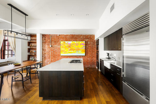 940 E 2nd Street, Los Angeles CA: https://media.crmls.org/mediaz/9b48a7b8-cf2d-43d2-bac1-7a01501ba33a.jpg