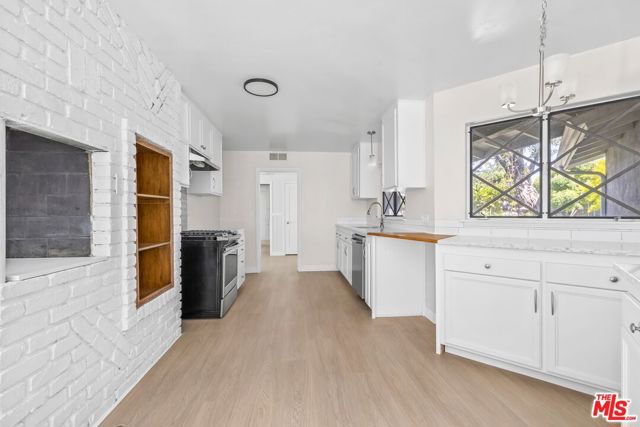 23414 Dolorosa Street, Woodland Hills CA: https://media.crmls.org/mediaz/9b493d9f-4cfd-4be9-9753-4a01b0083393.jpg