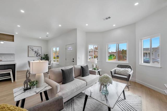 841 Harrison Street, Santa Clara CA: https://media.crmls.org/mediaz/9b4943d6-7d12-4036-a2c6-d9ddb82790cb.jpg