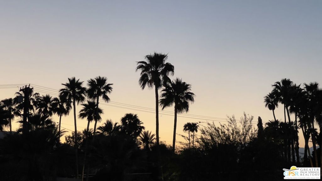 https://media.crmls.org/mediaz/9b49e6e7-4c2e-4768-b29f-fe804813418b.jpg?preset=X-Large