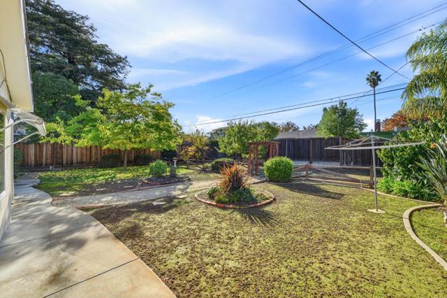 4975 Bel Escou Drive, San Jose CA: https://media.crmls.org/mediaz/9b4a4fe0-3565-46c1-a1d9-8be4f2876c43.jpg