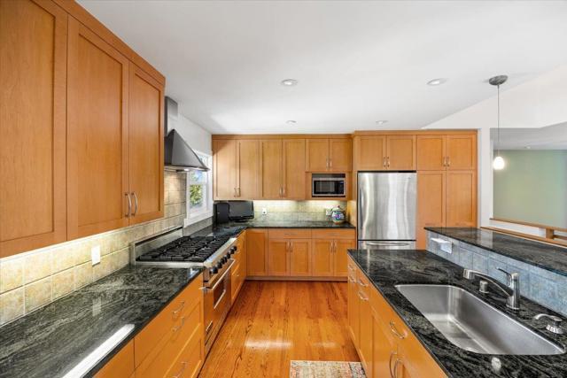 2310 Fleetwood Drive, San Bruno CA: https://media.crmls.org/mediaz/9b4a5ad5-ce25-4f11-aa59-cdabe57e7d09.jpg