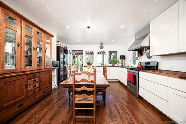 405 Langley St, San Diego CA: https://media.crmls.org/mediaz/9b4a5cfc-c211-41ca-9e6a-77f46c0ddee7.jpg