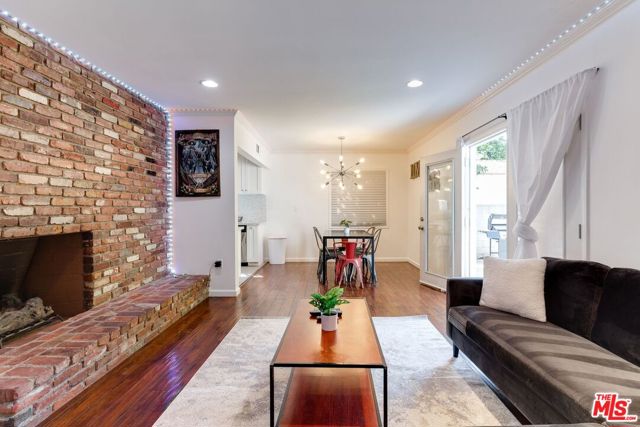 7553 GARDEN GROVE Avenue, Reseda CA: https://media.crmls.org/mediaz/9b4a772a-597b-4e4a-960d-98bc4efbea34.jpg