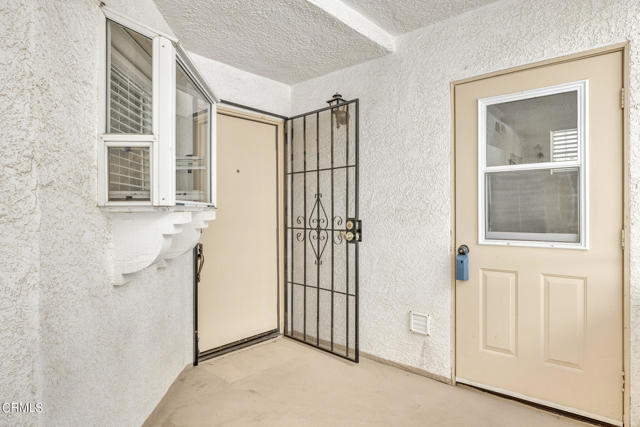 Detail Gallery Image 2 of 26 For 2713 Antonio Dr #203,  Camarillo,  CA 93010 - 2 Beds | 2 Baths