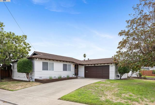 20089 Meadowlark Dr, Castro Valley CA: https://media.crmls.org/mediaz/9b4c2f84-b4e3-4715-ba58-3f3e7a04ae6e.jpg
