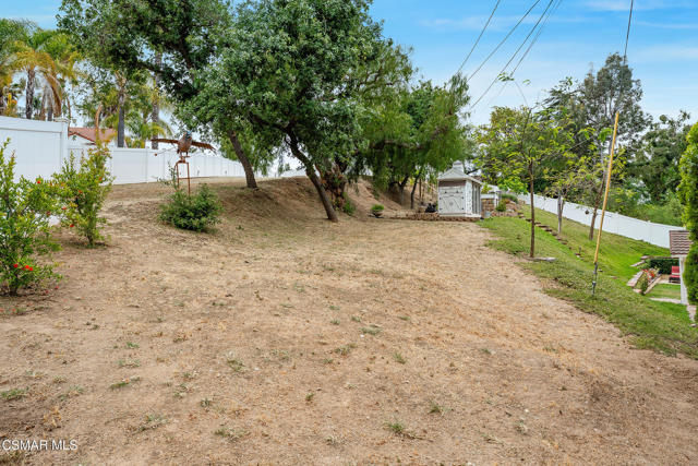 566 Rancho Road, Thousand Oaks CA: https://media.crmls.org/mediaz/9b4c3068-543e-4c24-b649-33e3dd927e2a.jpg