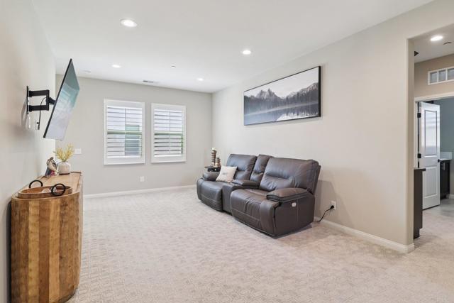 1112 Camino Prado, Chula Vista CA: https://media.crmls.org/mediaz/9b4c425a-3a78-4e51-8941-36c2dfe18173.jpg