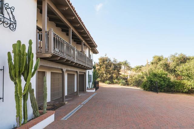 5615 Via Montellano, Bonsall CA: https://media.crmls.org/mediaz/9b4cb127-0ba4-4d99-a8a4-c707b897bcb7.jpg