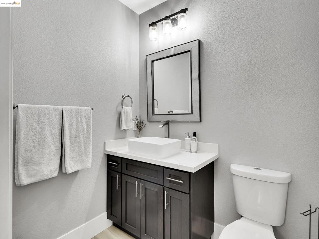 https://media.crmls.org/mediaz/9b4ce31b-d04b-4a76-ad34-0699d85ed1c6.jpg?preset=X-Large