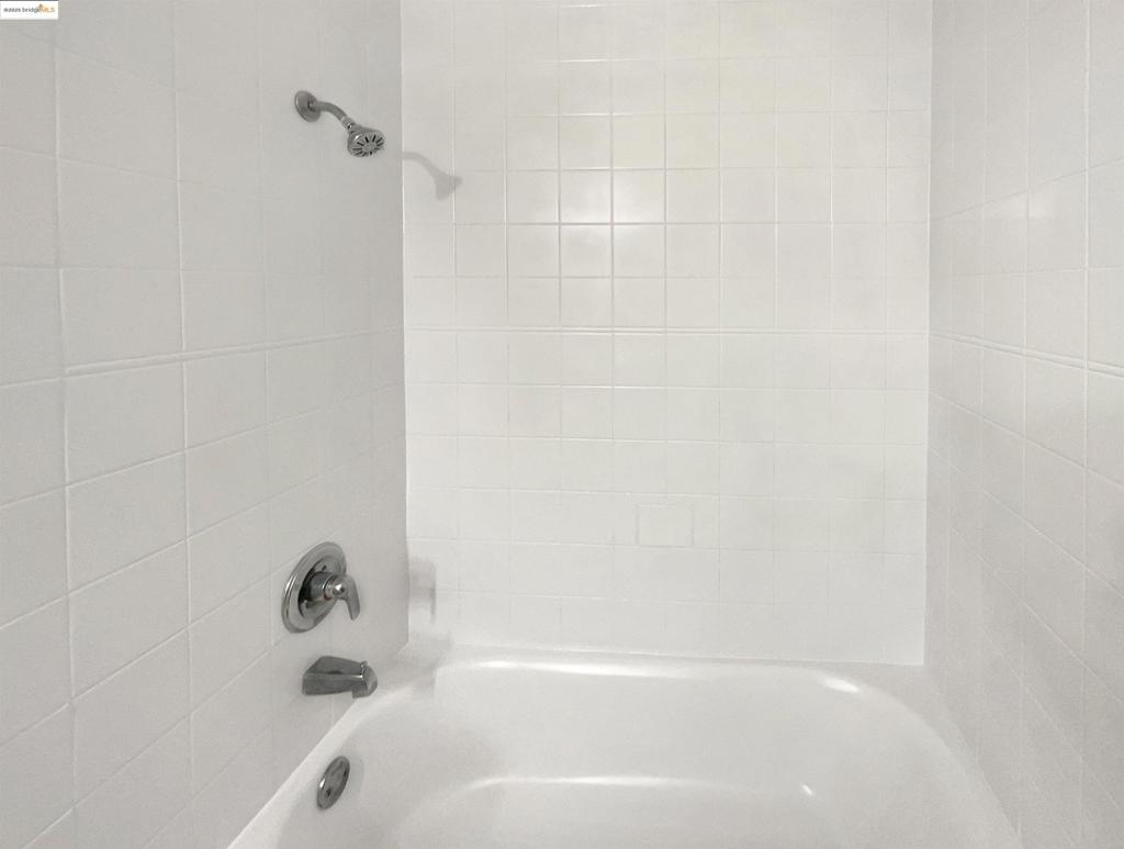 https://media.crmls.org/mediaz/9b4d4da6-38b6-4c16-b210-19a25cfa2741.jpg?preset=X-Large