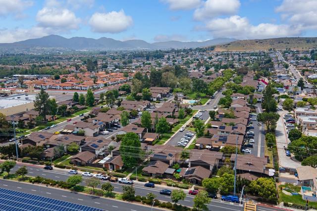 9952 N Magnolia Ave, Santee CA: https://media.crmls.org/mediaz/9b4d5b0f-d62e-4e35-ba05-38f2194d8450.jpg
