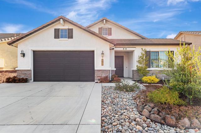 1575 Sunflower Drive, Hollister CA: https://media.crmls.org/mediaz/9b4da668-2d11-437f-8d03-ce127558c247.jpg