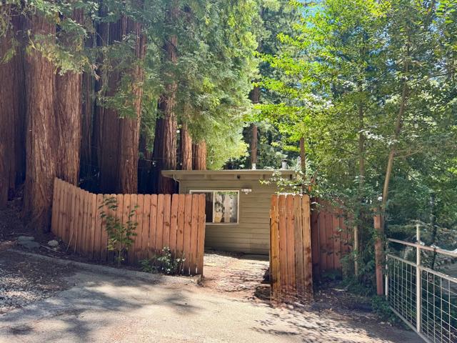 144 Monaco Lane, Boulder Creek CA: https://media.crmls.org/mediaz/9b4de4ad-370d-4011-a81f-ce3375ba3ccb.jpg
