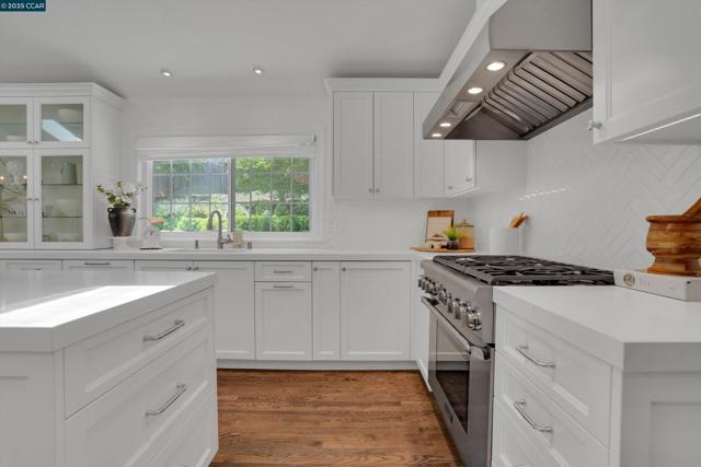 2345 San Miguel Dr, Walnut Creek CA: https://media.crmls.org/mediaz/9b4de717-53bb-4e73-bff7-f291cefda549.jpg