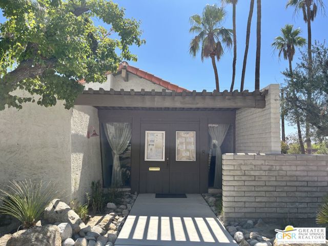 1816 N Mira Loma Way, Palm Springs CA: https://media.crmls.org/mediaz/9b4e63c7-eccc-4e59-a538-0f96c12a0af9.jpg