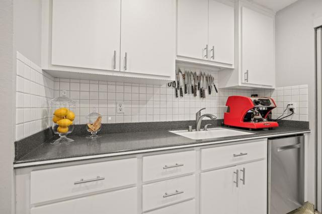 4008 Farm Hill Boulevard, Redwood City CA: https://media.crmls.org/mediaz/9b4ee797-ec1b-473c-b90f-d73397b18e95.jpg