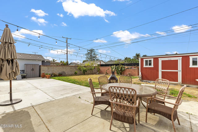 431 Palm Drive, Oxnard CA: https://media.crmls.org/mediaz/9b4f0c1a-b6ef-4efb-ae28-6c7fb2f1c379.jpg