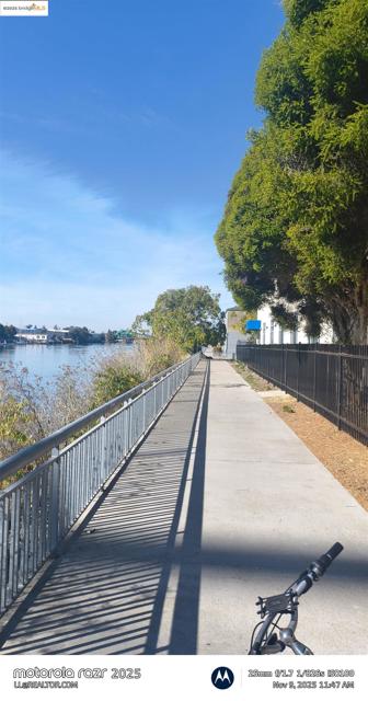 3532 San Leandro St, Oakland CA: https://media.crmls.org/mediaz/9b4f17f7-53fc-4be0-92ca-ae6b5115ec25.jpg