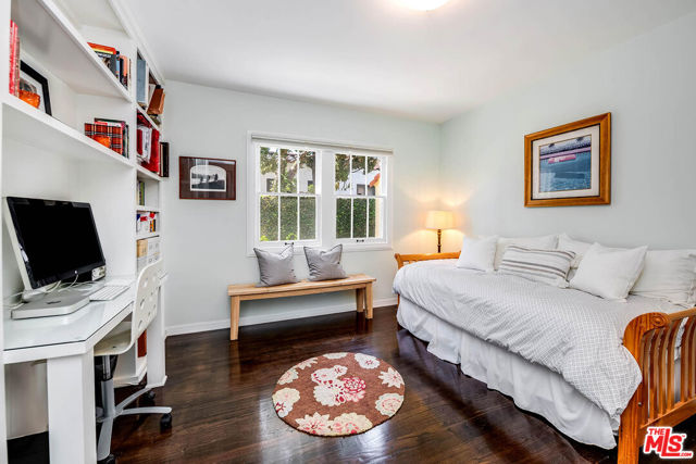 4150 Elmer Avenue, Studio City CA: https://media.crmls.org/mediaz/9b4f1a4a-c1a1-4cad-855c-118b2cd471c8.jpg