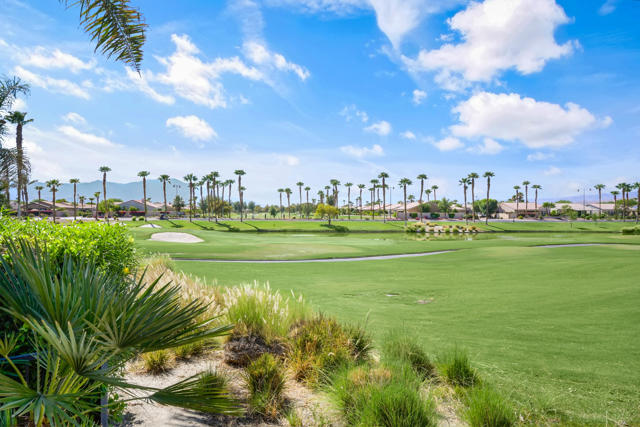81554 Avenida Sombra, Indio CA: https://media.crmls.org/mediaz/9b4f4eac-5bfb-47aa-b49b-6d70da146f84.jpg
