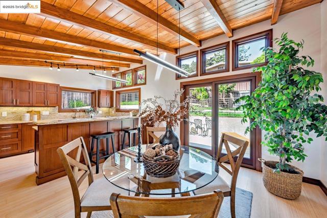 6815 Paso Robles Dr, Oakland CA: https://media.crmls.org/mediaz/9b4fb1c9-1183-442c-8d87-94db451de99d.jpg