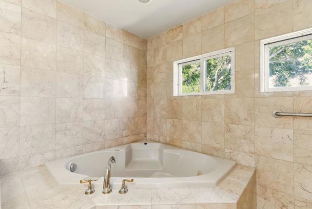 41 Regent Place, Palo Alto CA: https://media.crmls.org/mediaz/9b517266-9d9f-4791-8c8a-c27b6d5cf58f.jpg