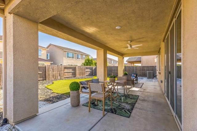 8824 Piano Circle, Elk Grove CA: https://media.crmls.org/mediaz/9b51828b-2633-4819-9cdd-e00f95170ad3.jpg